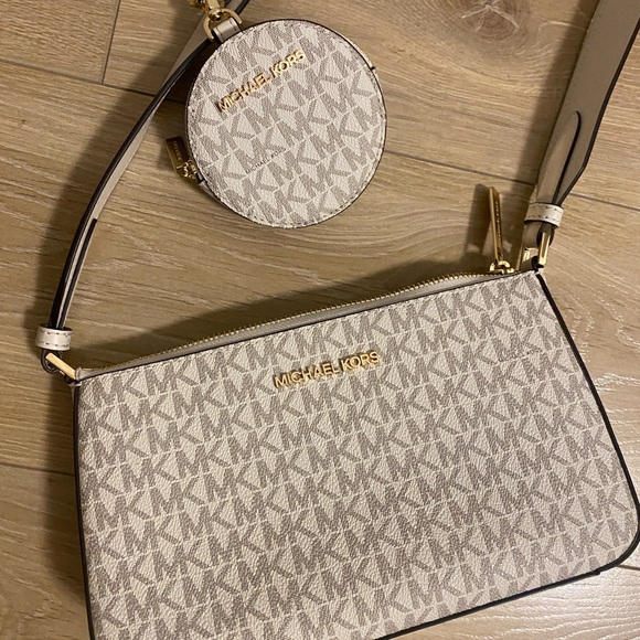 MK Jet Set Crossbody - Picture 2 of 4